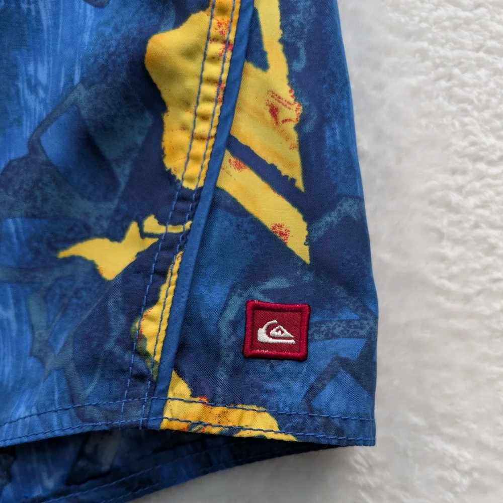 VTG Quiksilver Board Shorts Mens 35 Blue Yellow Floral Hibiscus Surf Relaxed Y2K